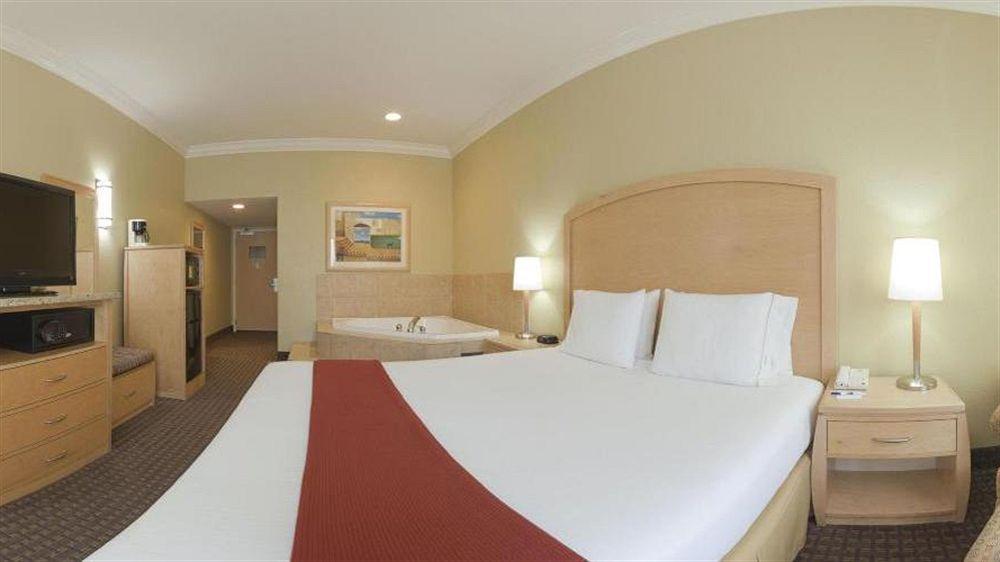 Holiday Inn Express Hotel & Suites Vacaville By Ihg Exterior foto
